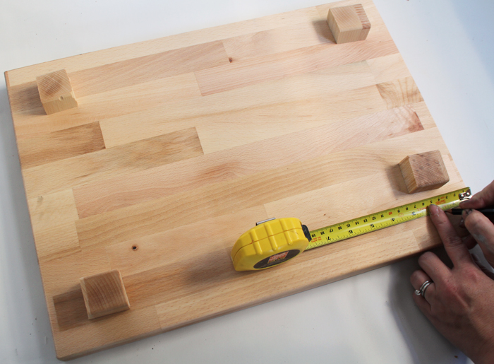 Cutting board outlet with feet