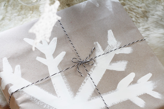 Easy DIY holiday Wrapping Paper