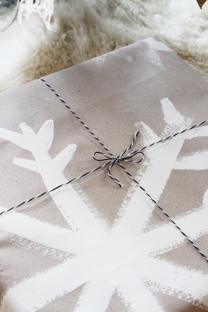 Easy DIY holiday Wrapping Paper