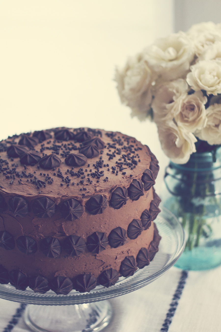 Easy Cake Decorating - Chocolate Cake with Chocolate Frosting and Chocolate Chips!