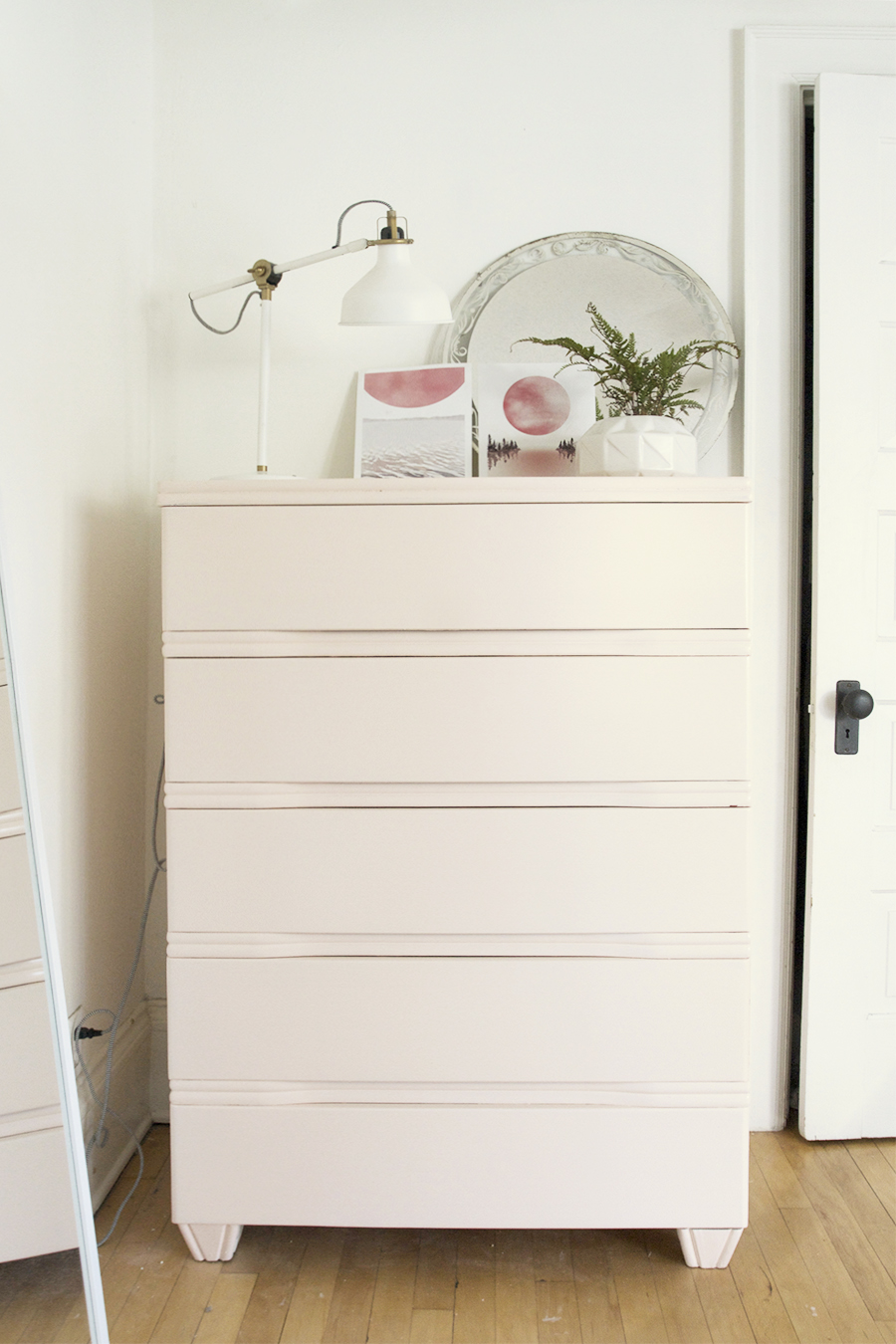 Vintage Makeover : Blush Painted Chest of Drawers