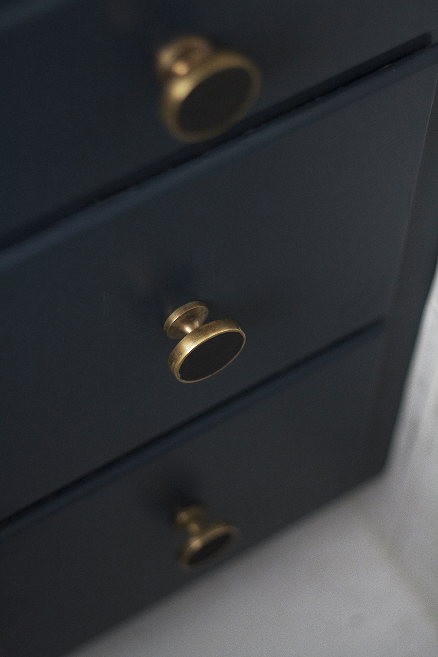 Using Amy Howard Paint to Give Brass Hardware a New Life