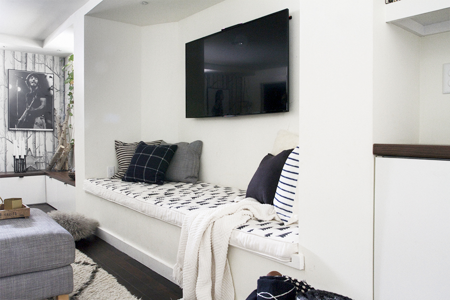 Bench seat under tv deals