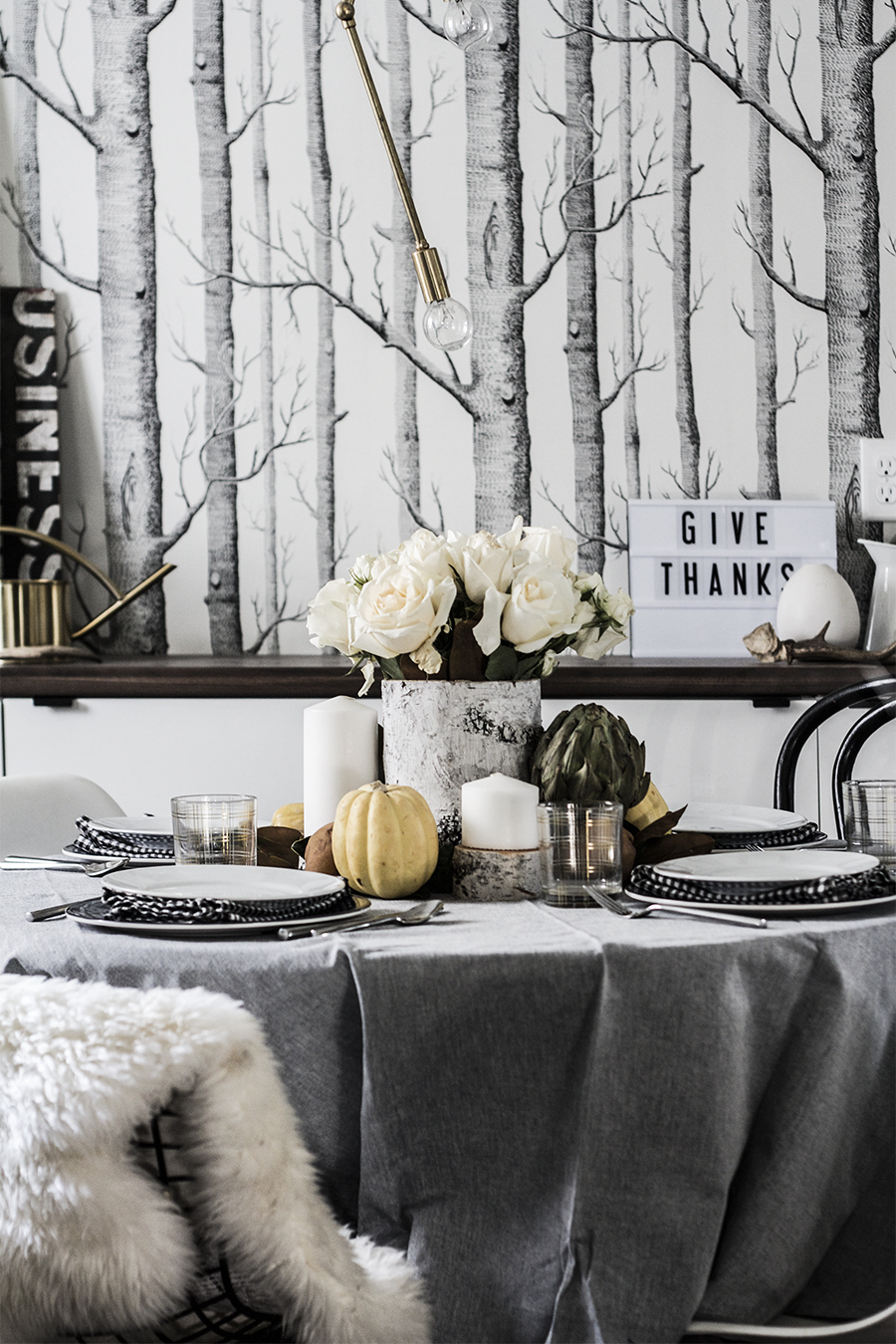 A Simple & Inexpensive Thanksgiving Table