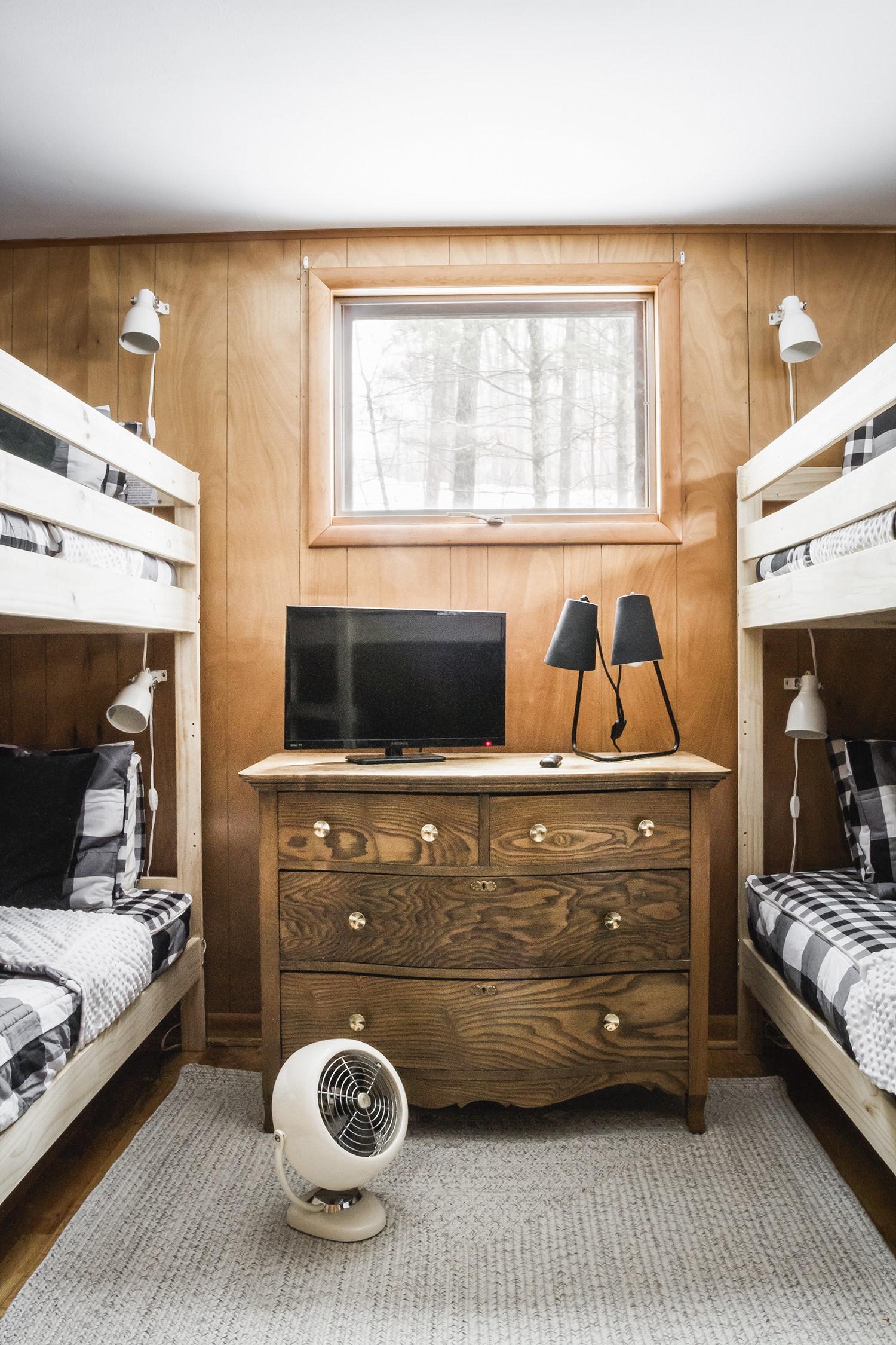 Cabin Bunk Room with Buffalo Check Beddy's