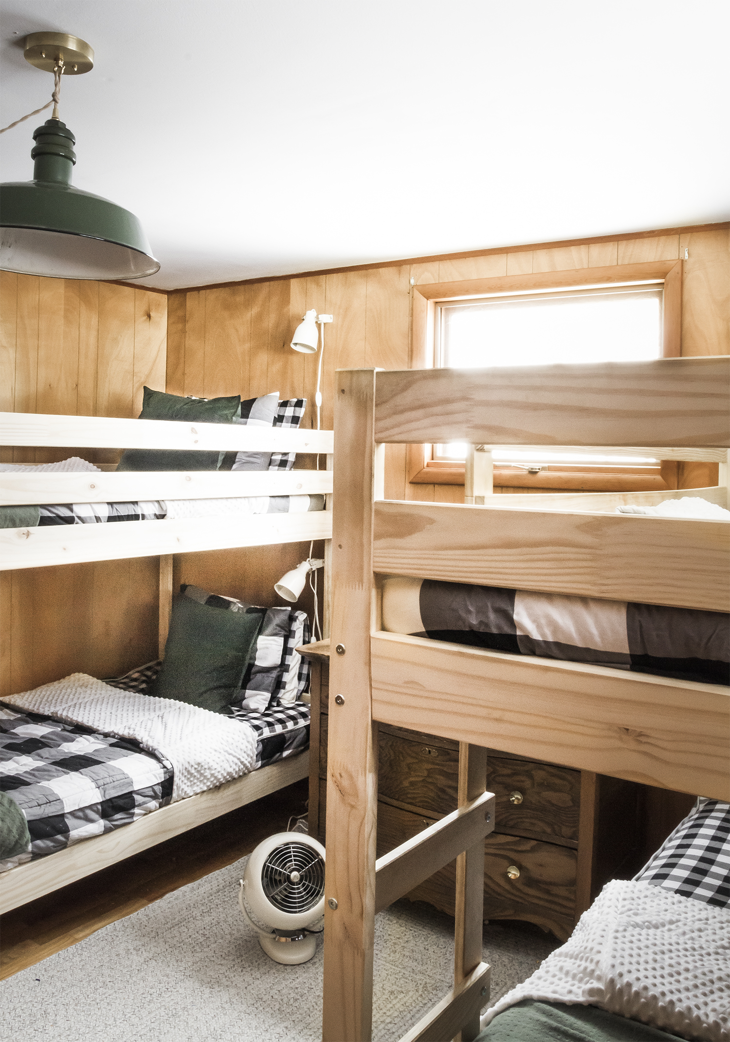 Cabin Bunk Room with Buffalo Check Beddy's