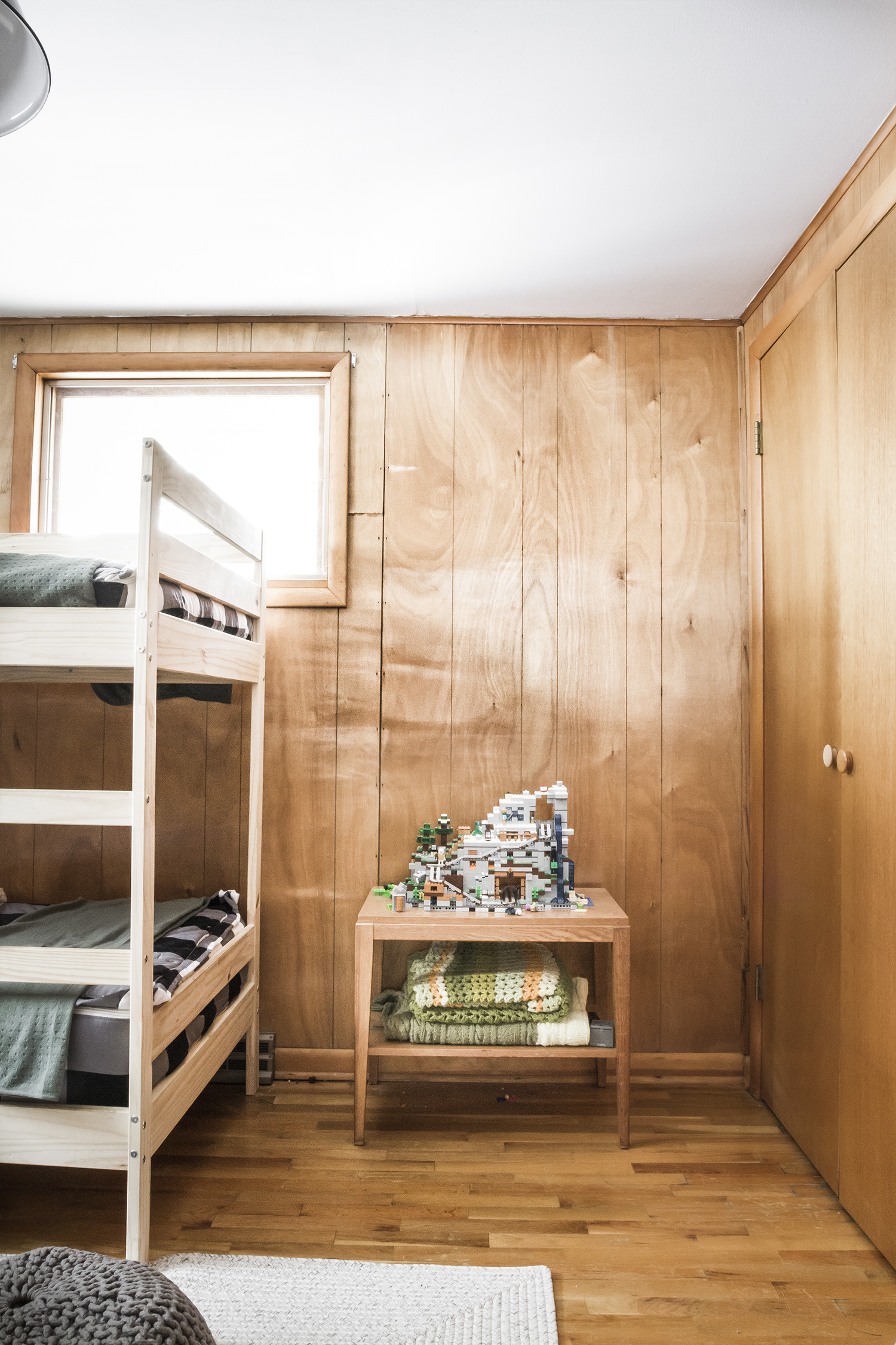 Cabin Bunk Room with Buffalo Check Beddy's
