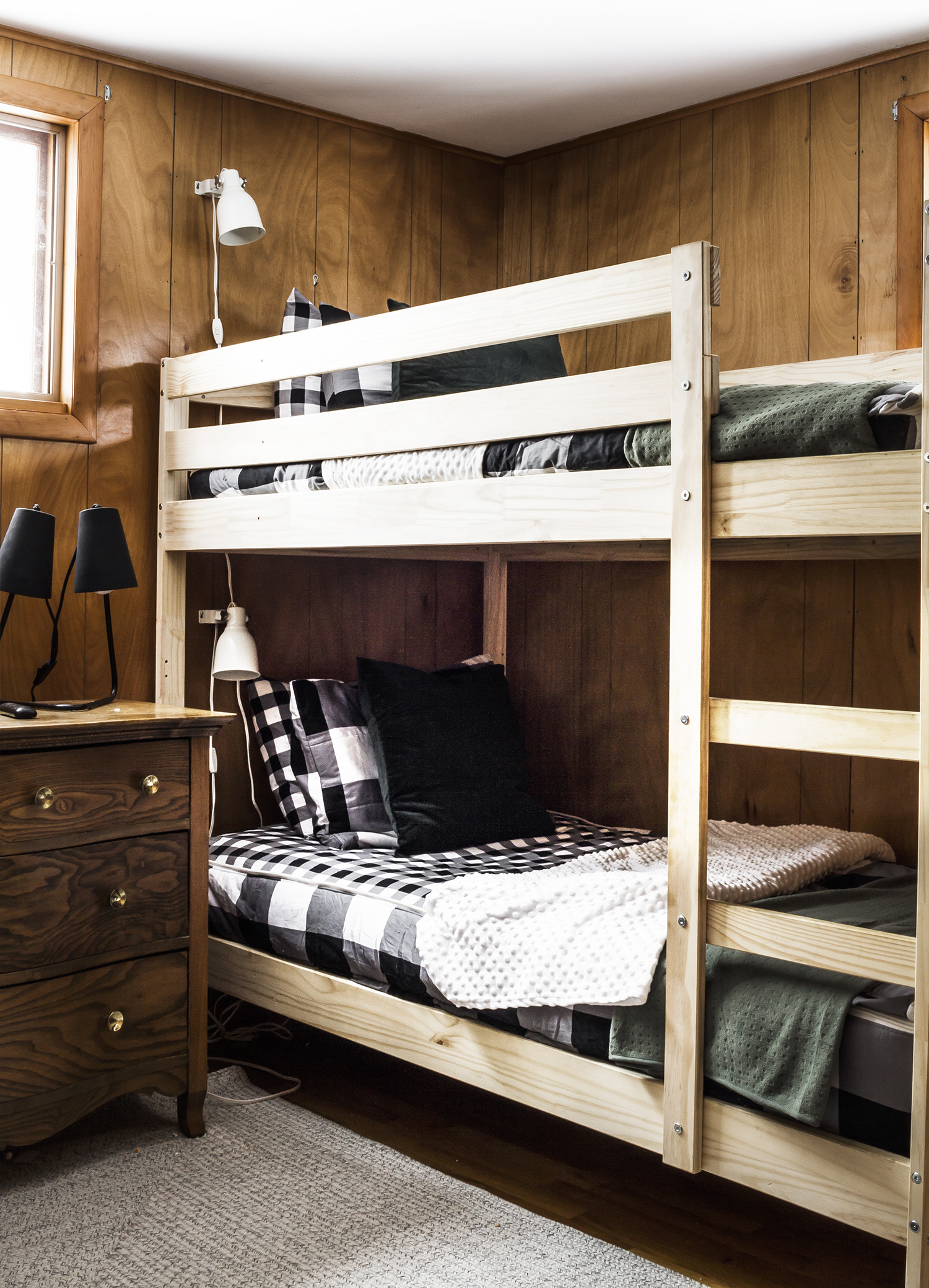 Cabin Bunk Room with Buffalo Check Beddy's
