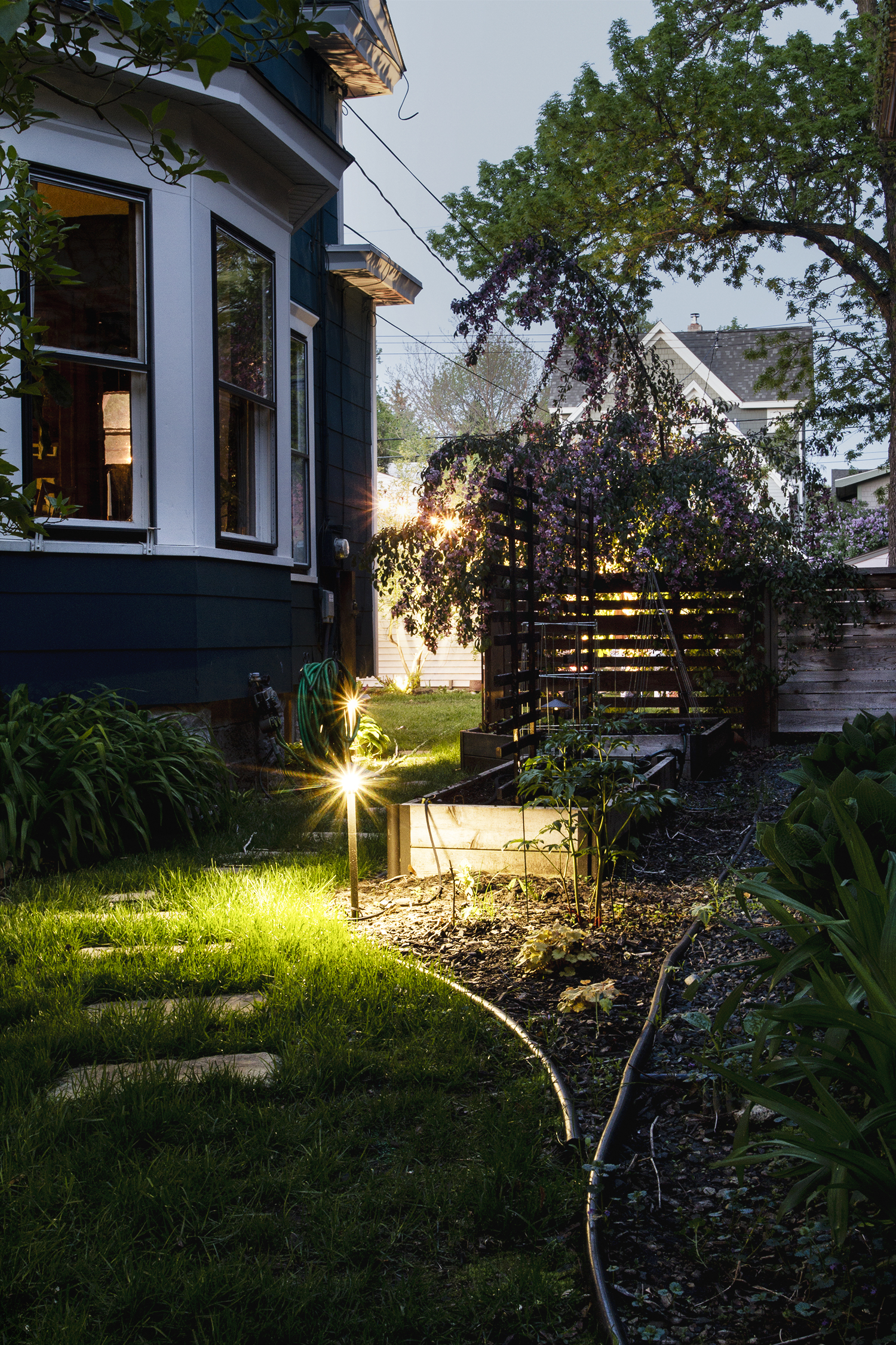 Low voltage outdoor shop sconce