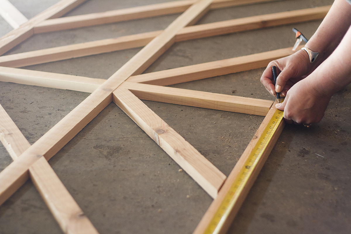 Make this DIY Starburst Trellis