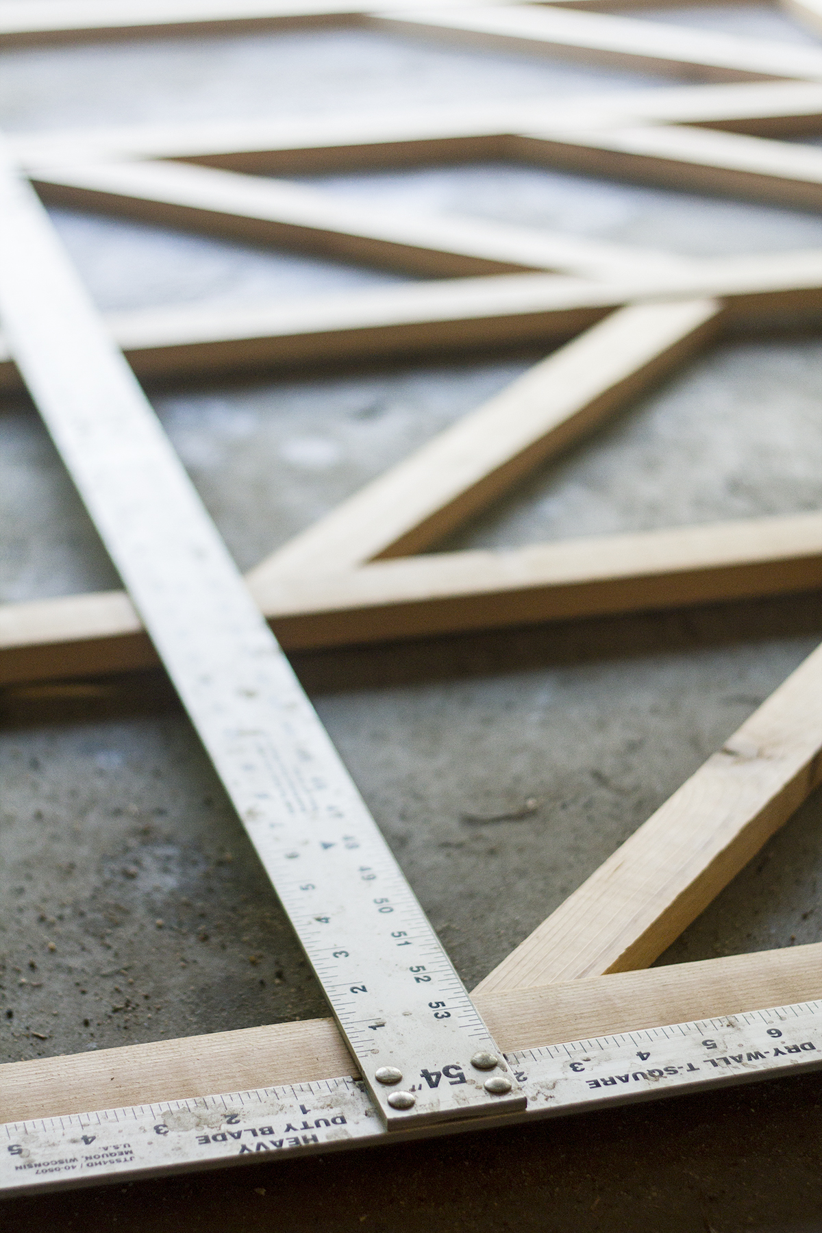 Make this DIY Starburst Trellis