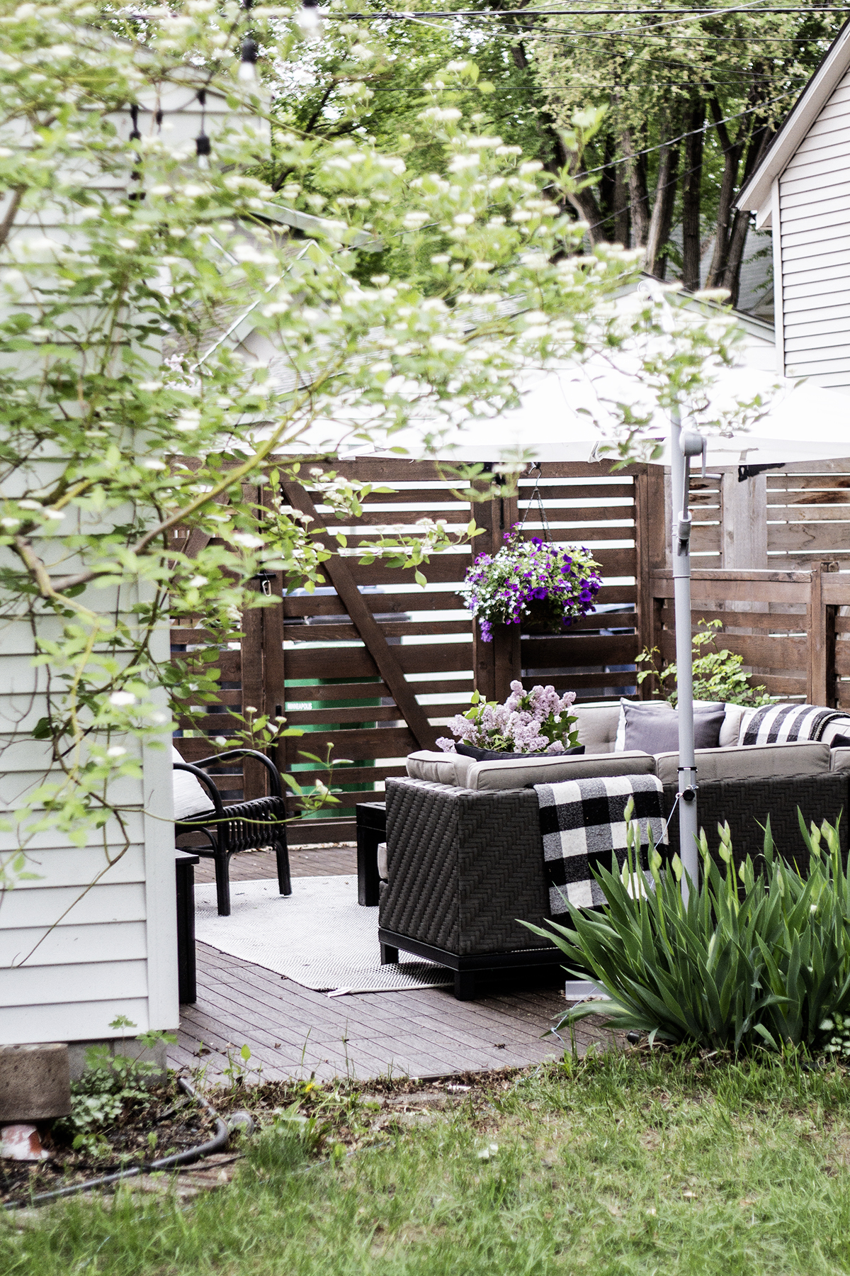 An Easy To Build Outdoor Coffee Table