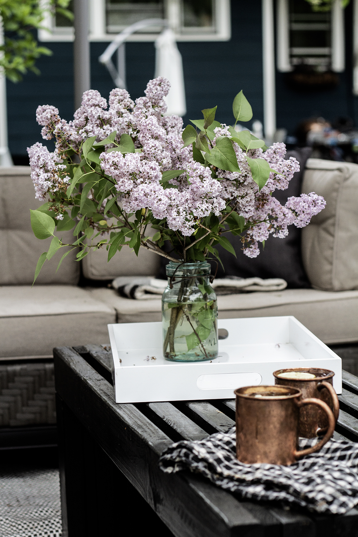 An Easy To Build Outdoor Coffee Table