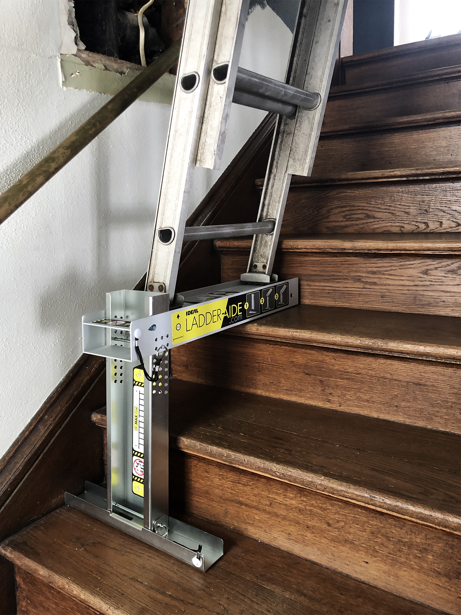 How to Paint Tall Ceiling in a Staircase | Deuce Cities Henhouse